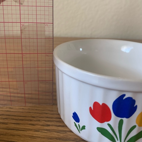 Vintage Tulip Tyme Casserole ramekin - Picture 7 of 7